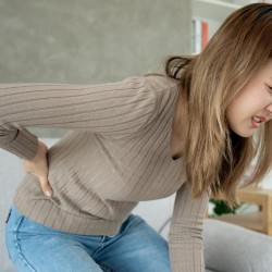 背部肌肉痛怎麼辦？7大背脊痛原因與改善方法